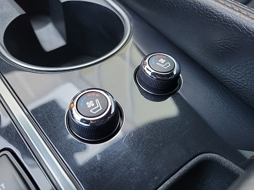 2023 Nissan Maxima SR
