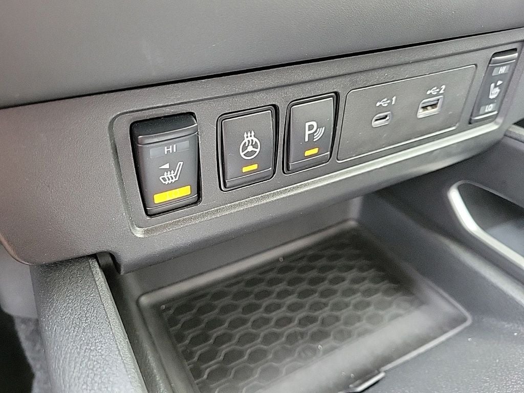 2024 Nissan Frontier SL