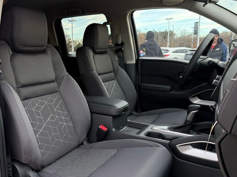 2025 Nissan Frontier Crew Cab SV