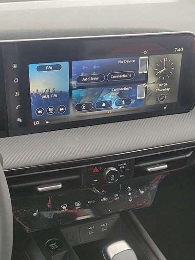 2025 Nissan Kicks SR