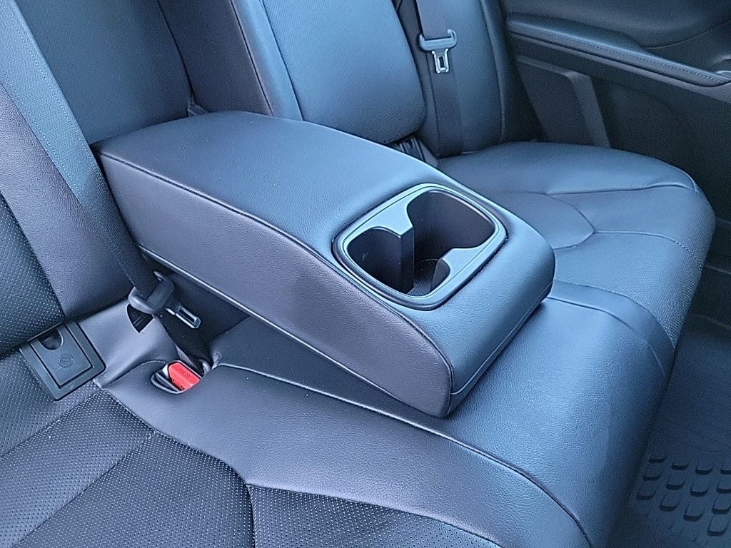 2022 Toyota Camry Hybrid XLE