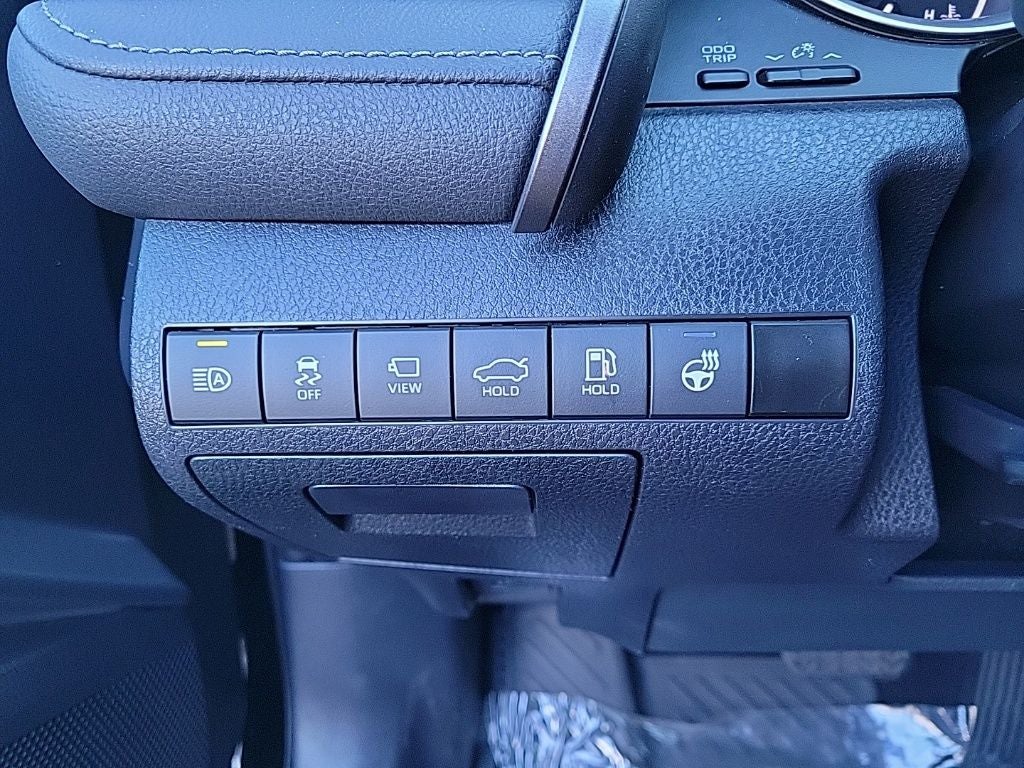 2022 Toyota Camry Hybrid XLE