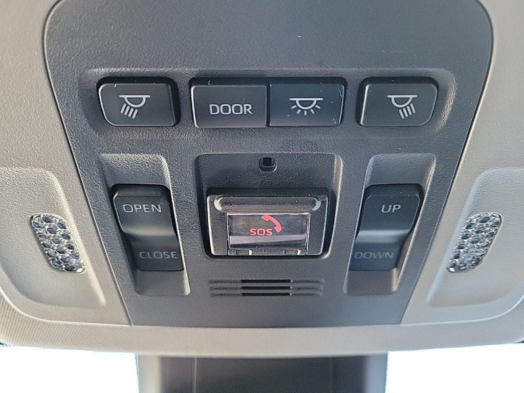 2022 Toyota Camry Hybrid XLE