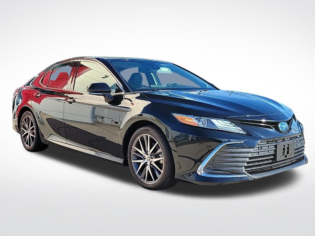 2022 Toyota Camry Hybrid XLE