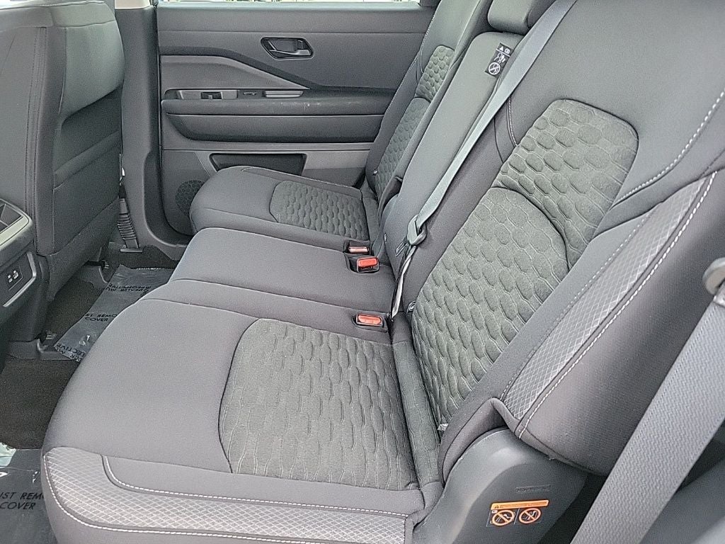 2023 Nissan Pathfinder S