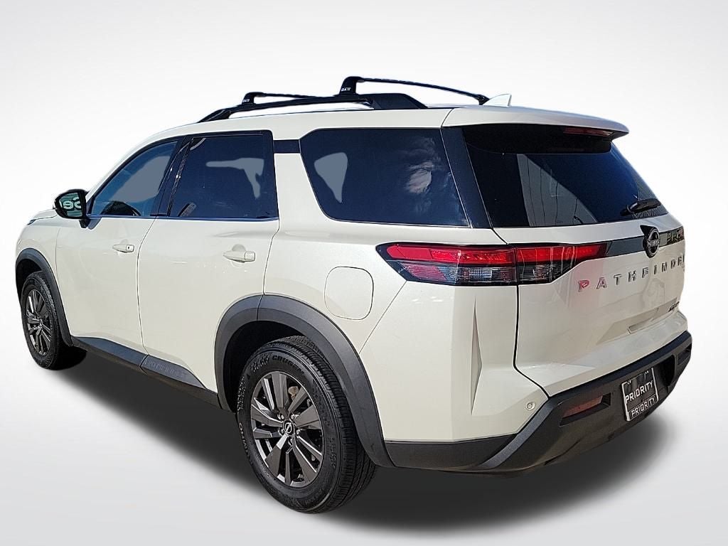 2022 Nissan Pathfinder SV