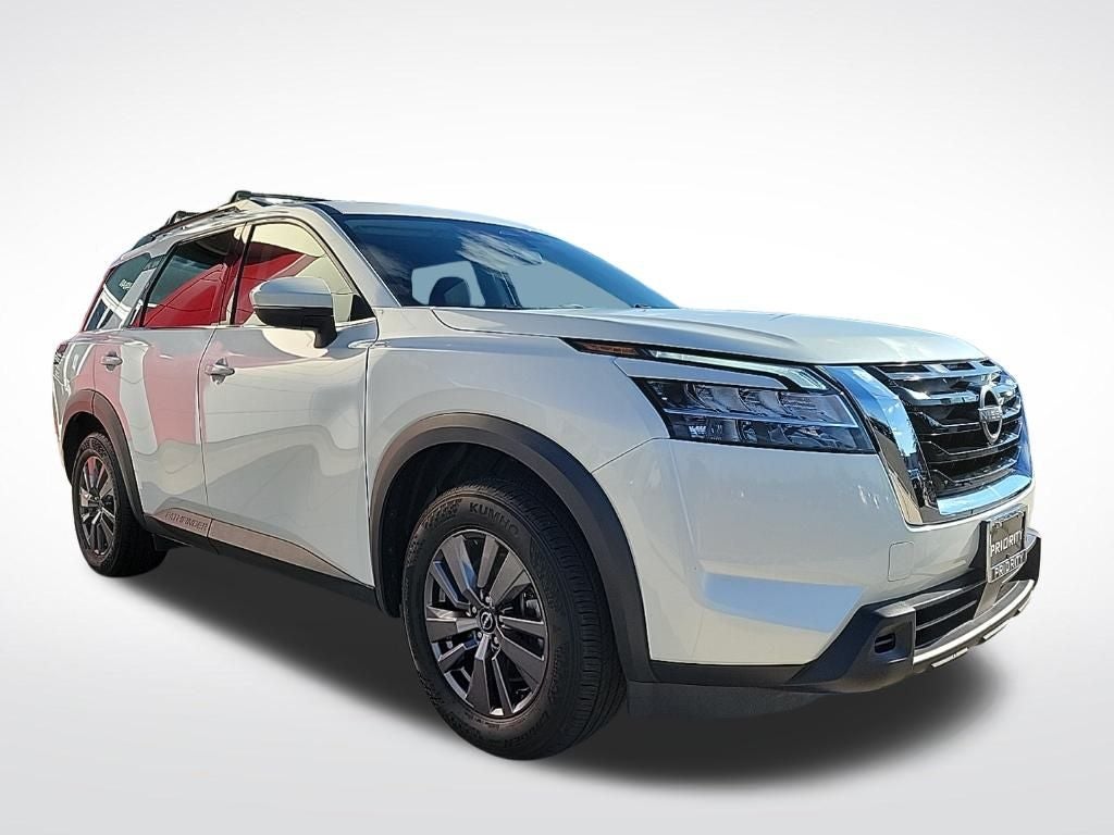 2022 Nissan Pathfinder SV