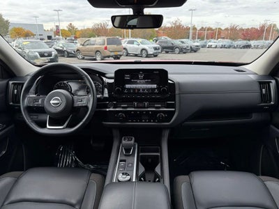 2024 Nissan Pathfinder SL