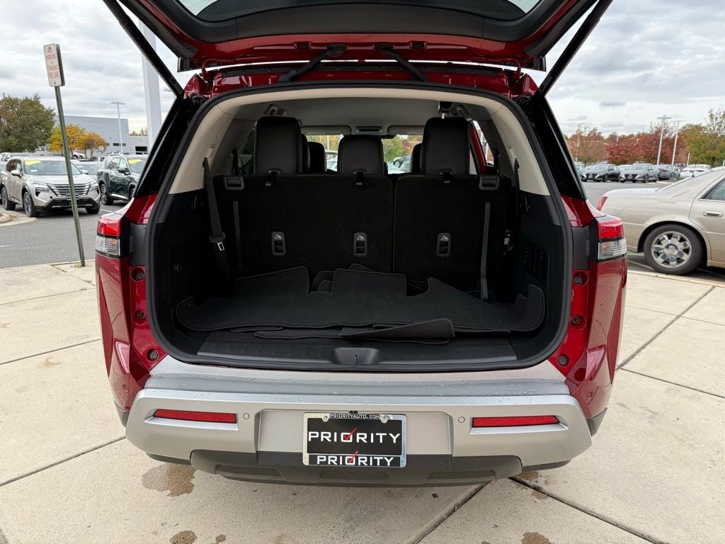 2024 Nissan Pathfinder SL