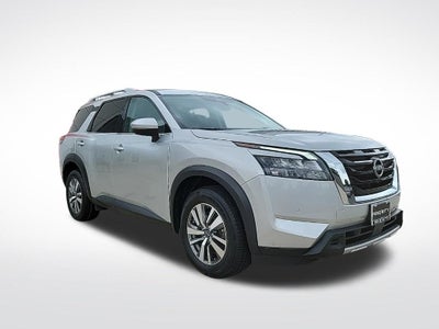 2025 Nissan Pathfinder SL