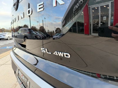 2024 Nissan Pathfinder SL