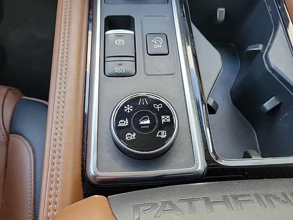 2023 Nissan Pathfinder Platinum