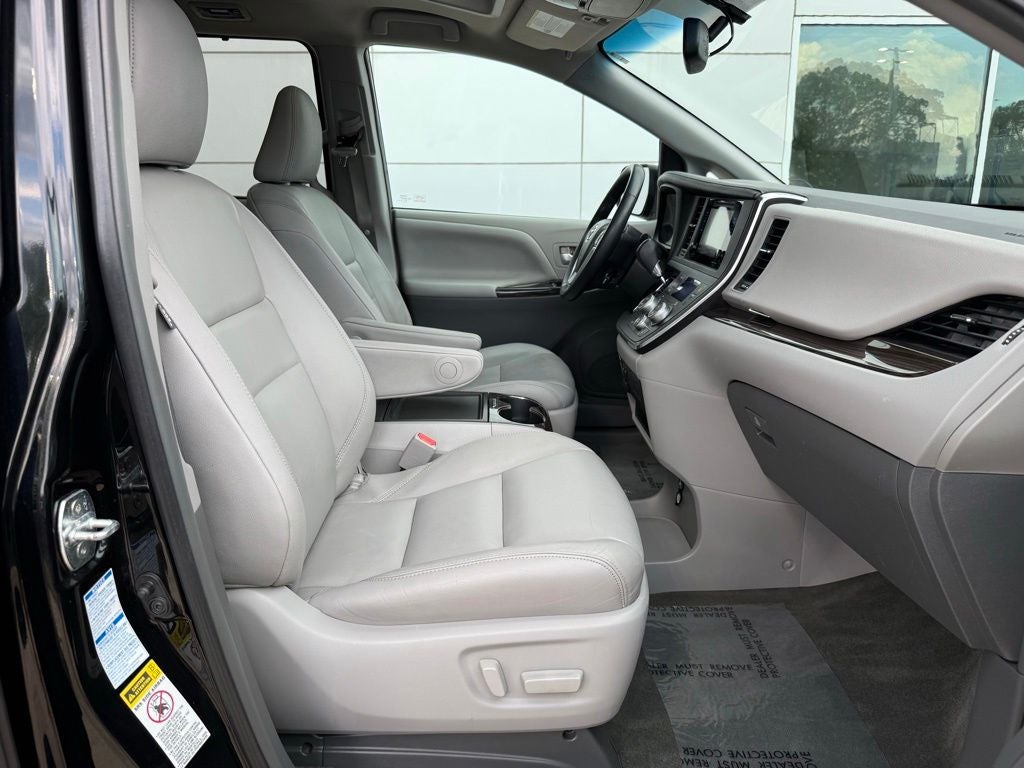 2016 Toyota Sienna XLE 7 Passenger