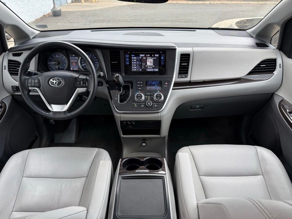 2016 Toyota Sienna XLE 7 Passenger