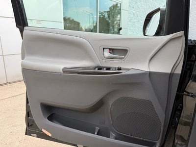 2016 Toyota Sienna XLE 7 Passenger