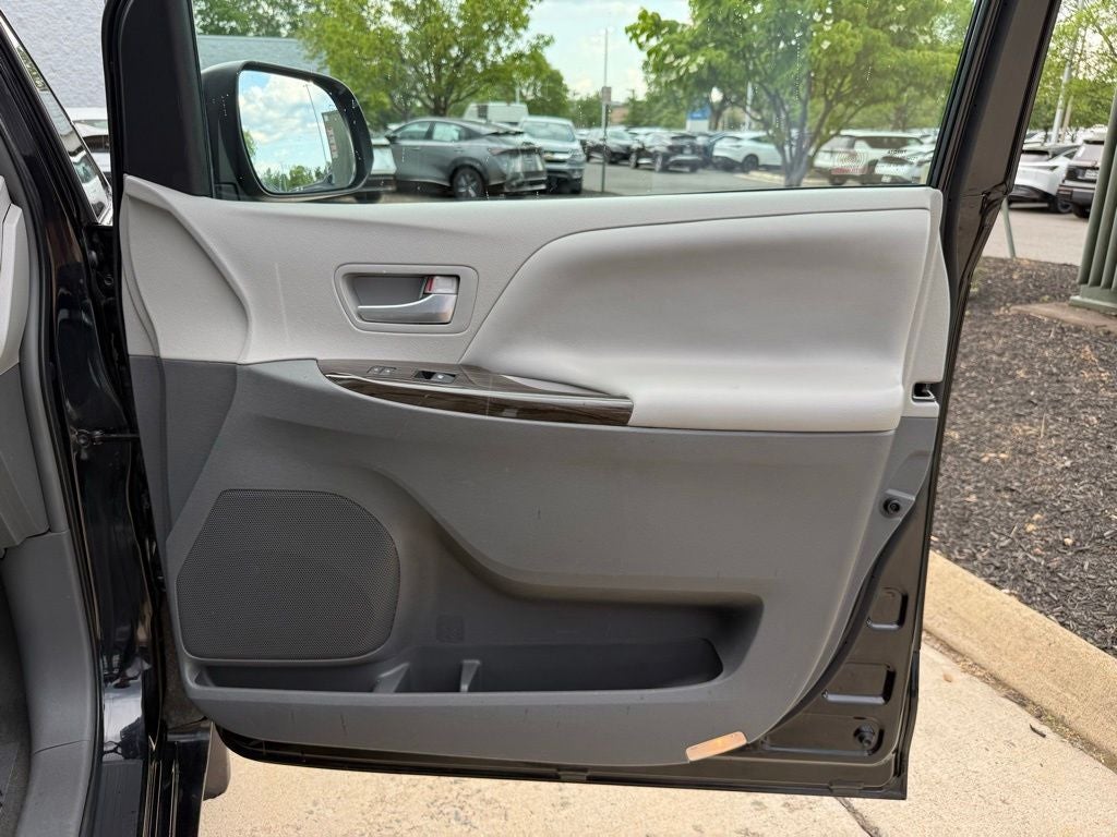 2016 Toyota Sienna XLE 7 Passenger