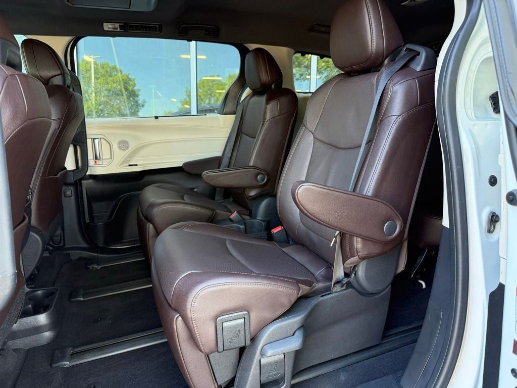 2023 Toyota Sienna Platinum 7 Passenger