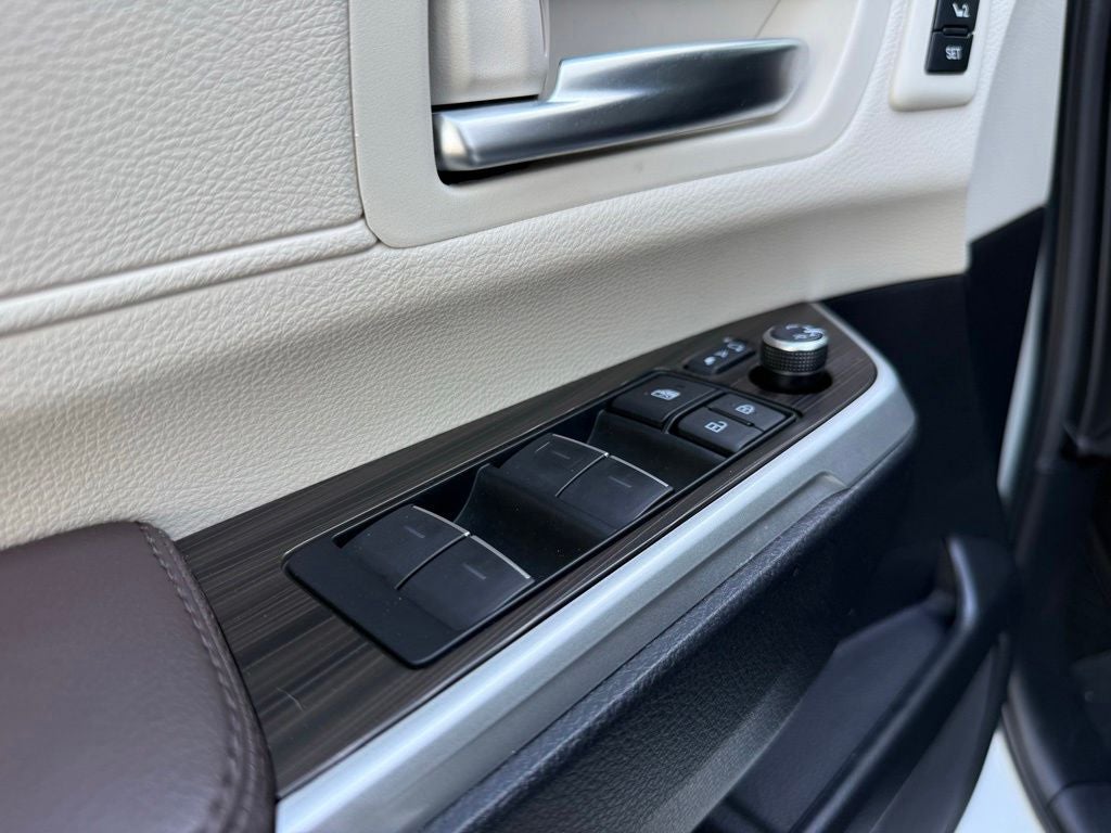 2023 Toyota Sienna Platinum 7 Passenger