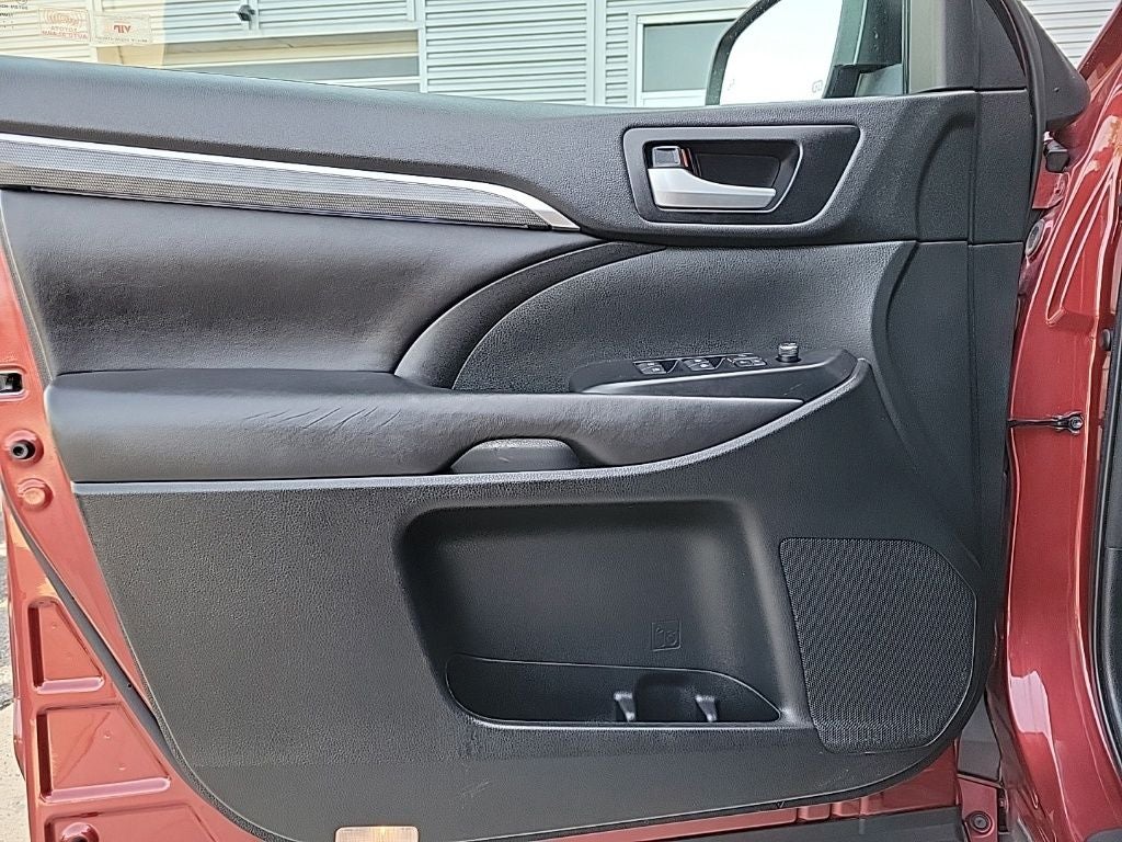 2017 Toyota Highlander SE