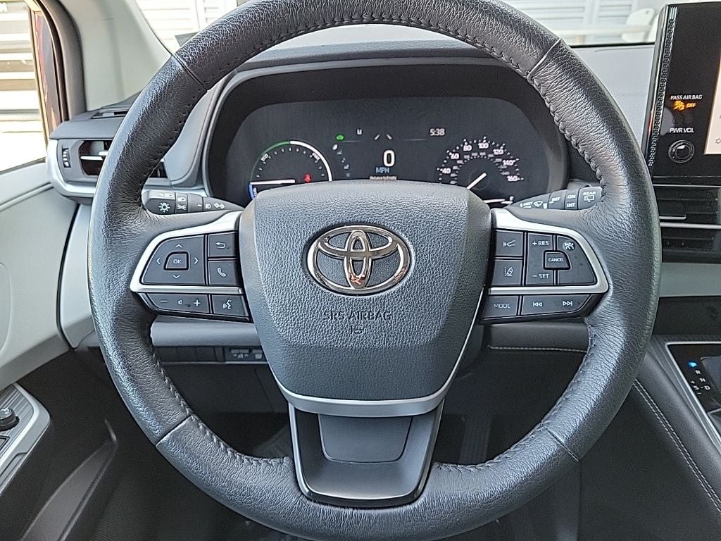2025 Toyota Sienna XLE 8 Passenger