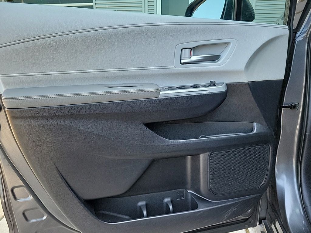 2025 Toyota Sienna XLE 8 Passenger