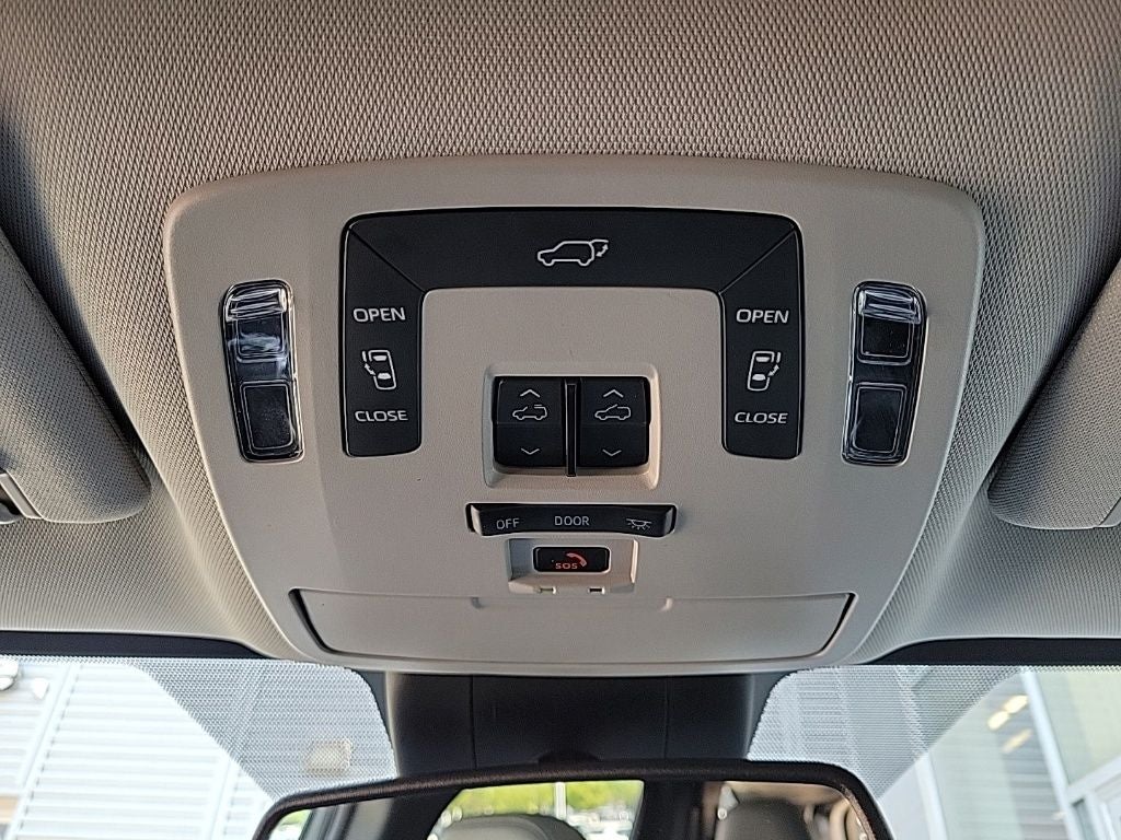 2025 Toyota Sienna XLE 8 Passenger