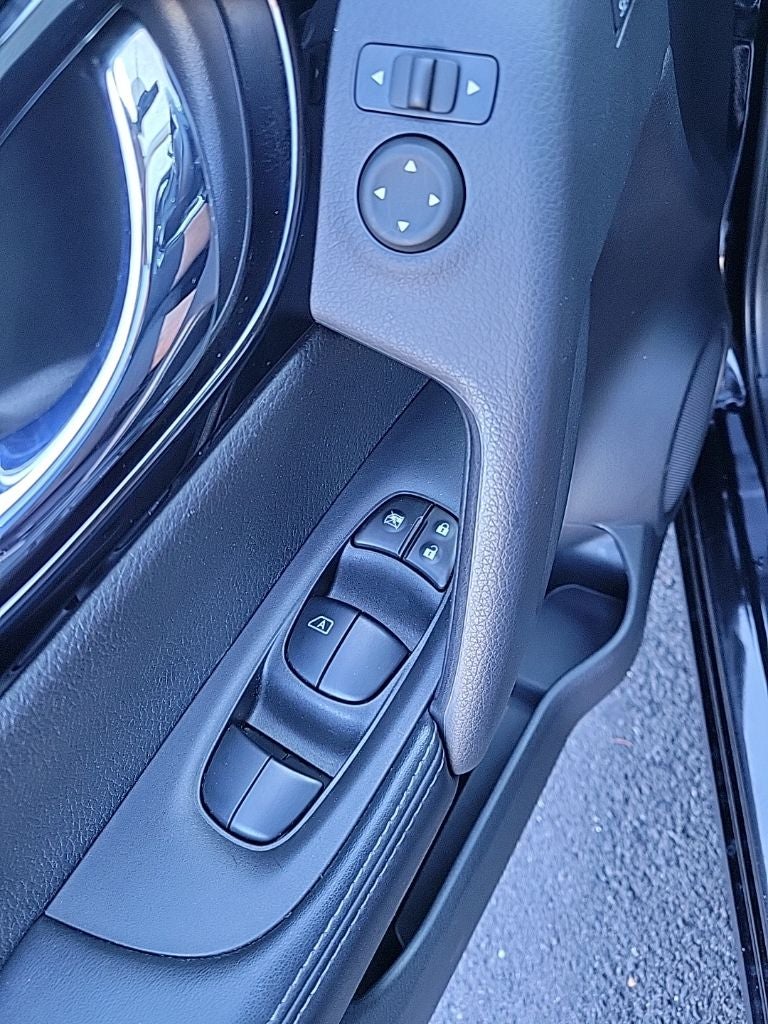 2022 Nissan Rogue Sport SV