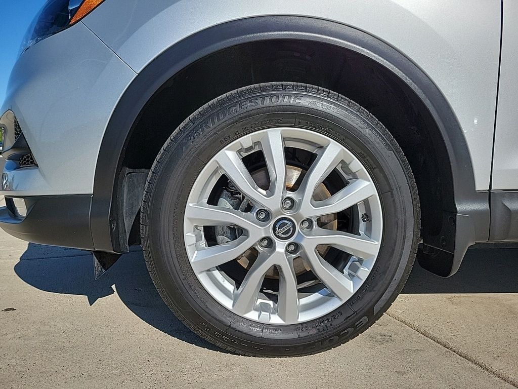 2022 Nissan Rogue Sport SV