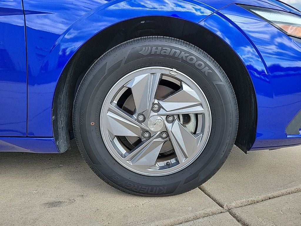 2024 Hyundai Elantra SE