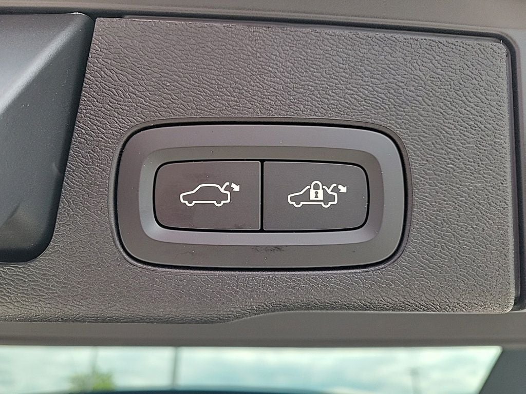 2023 Volvo XC60 Recharge Plug-In Hybrid Ultimate