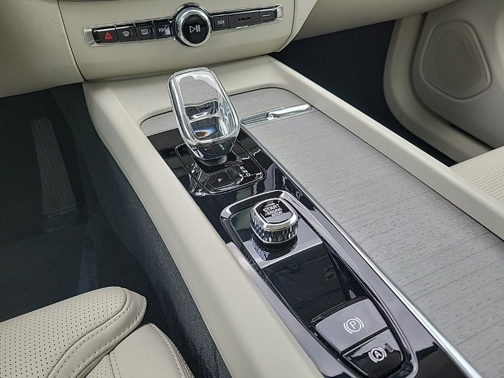 2023 Volvo XC60 Recharge Plug-In Hybrid Ultimate