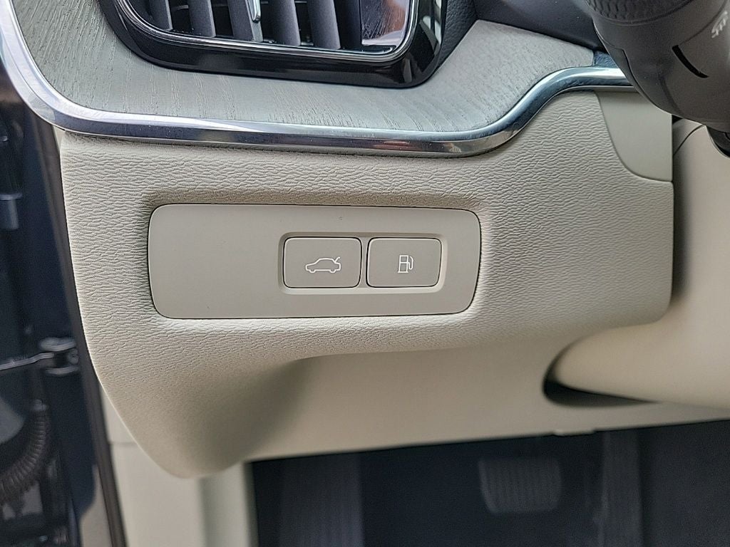 2023 Volvo XC60 Recharge Plug-In Hybrid Ultimate